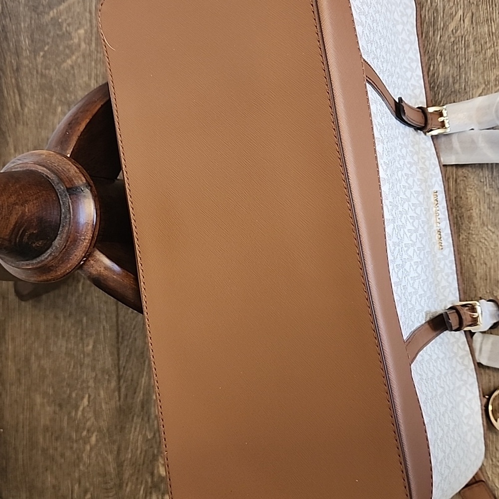 LARGE MICHEL KORS BAG. - Picture 11 of 12
